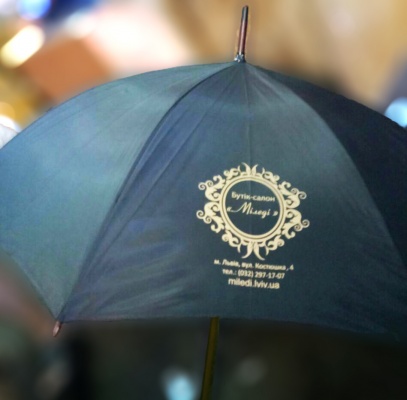 Черный зонт трость с логотипом салона