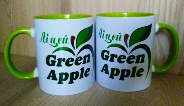 Зелені чашки з логотипом