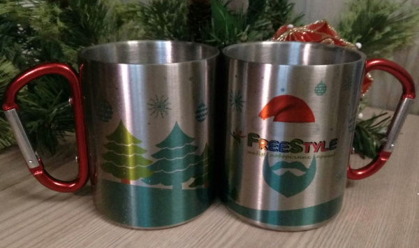 Металлические чашки с логотипом и карабином