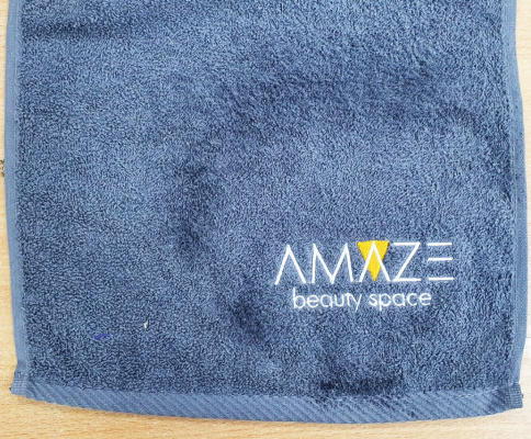 Серые полотенца с лого