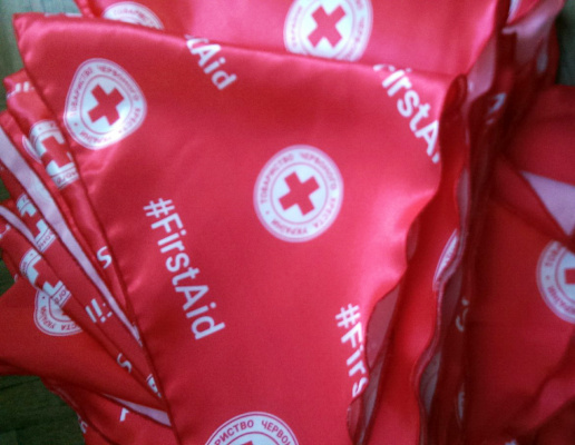 Банданы, платки с логотипом красного креста