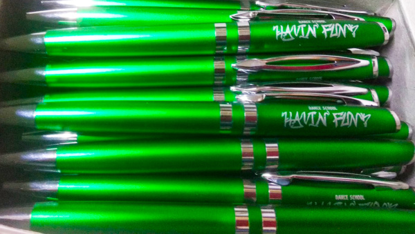 зеленые ручки премиум класса с логотипом