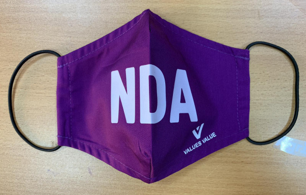 Фиолетовая маска с логотипом