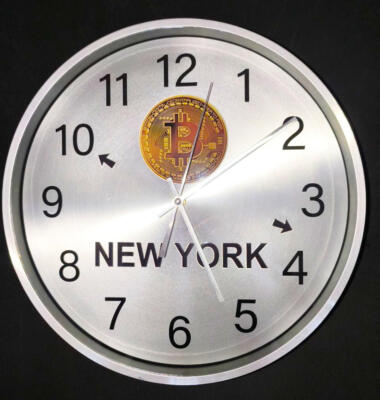 Веселые часы с логотипом)