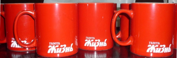 Красные чашки с логотипом