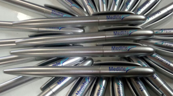 Серебристые ручки с логотипом