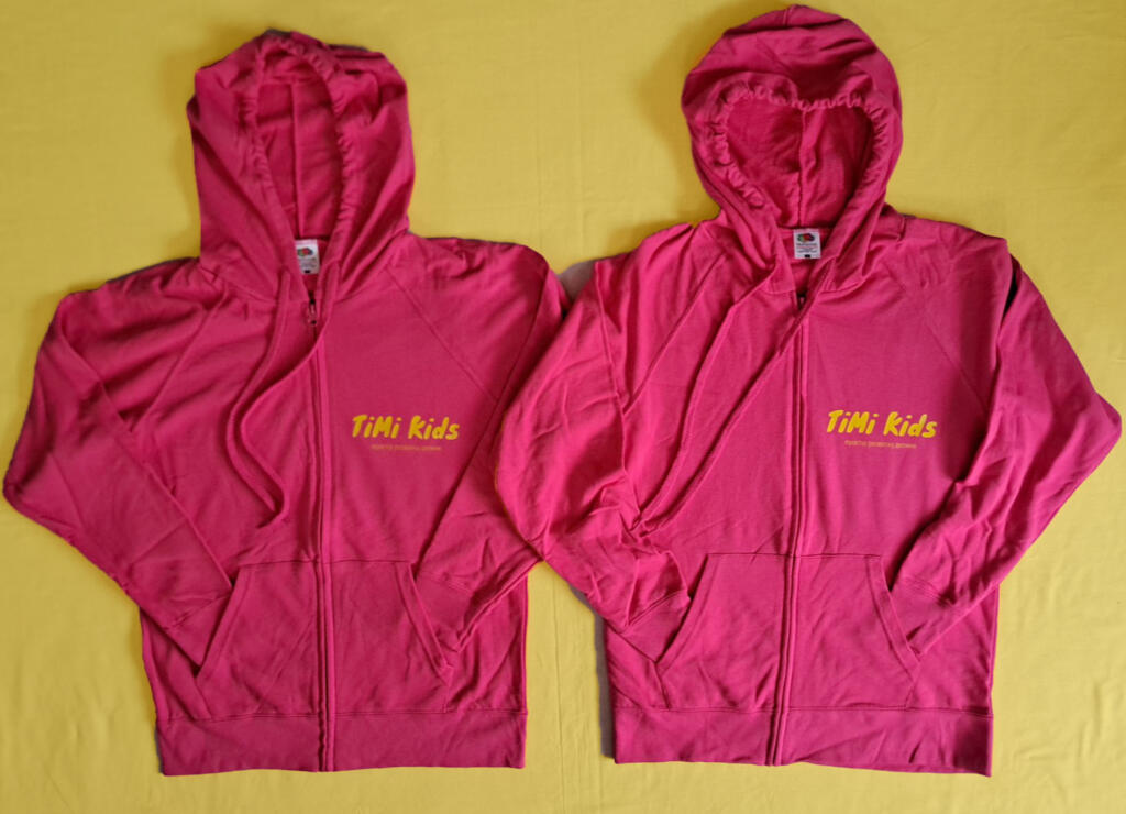 рожеві кофти з принтом