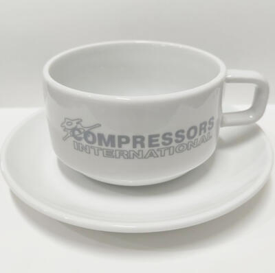 Кофейная чашка с блюдцем и ложкой