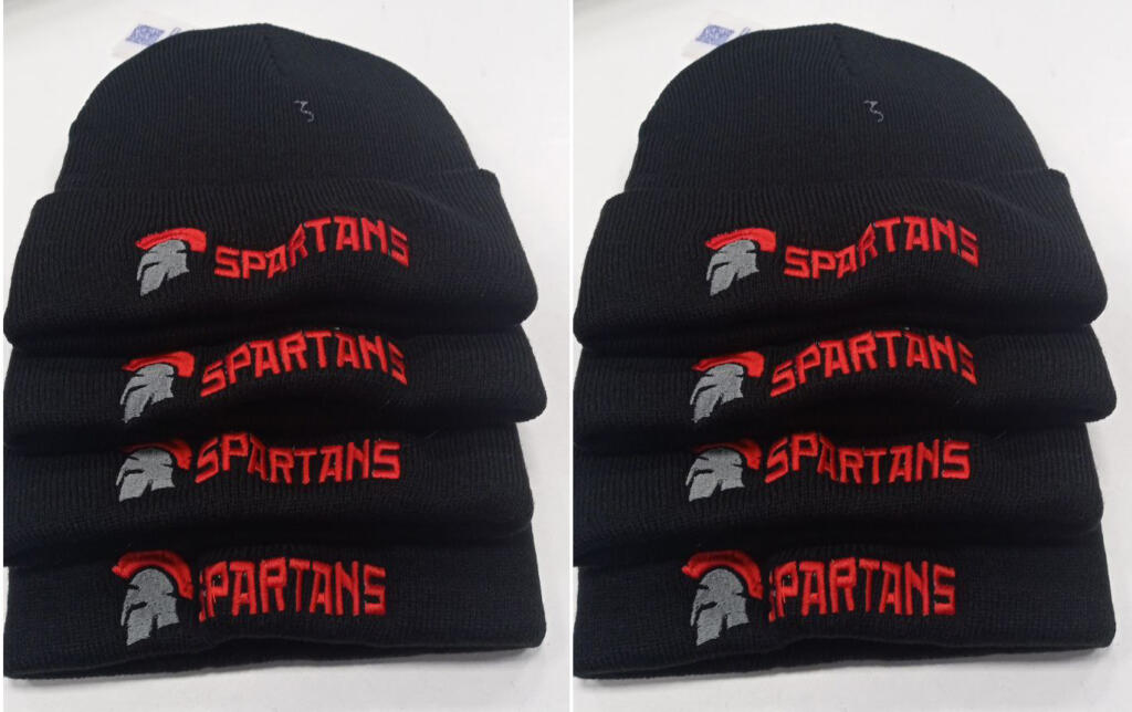 Чорна шапка з логотипом вишивка