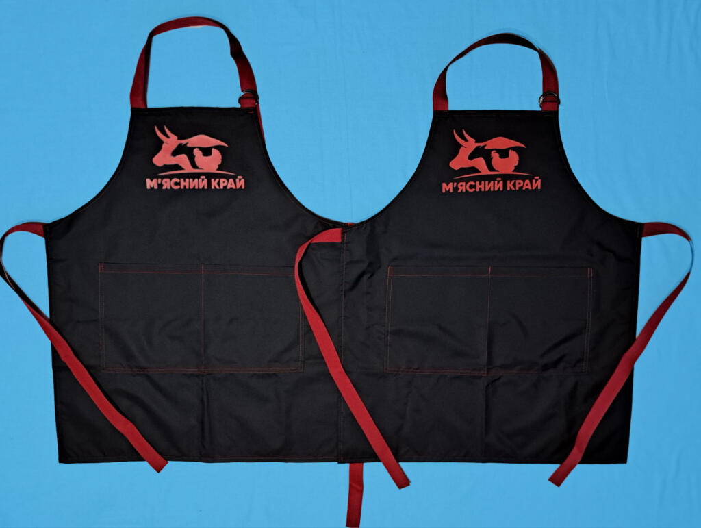 Чорний фартух із логотипом
