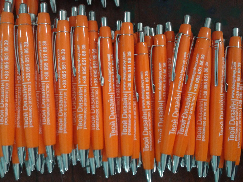 Фирменные ручки с логотипом  и надписями