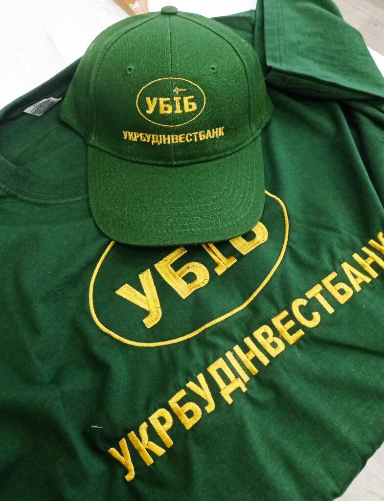 Вышивка на футболках и кепках: создание индивидуальности и качества