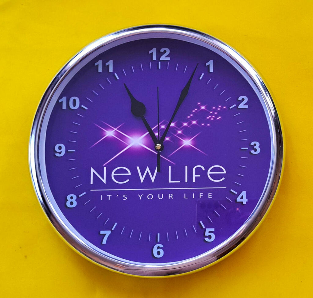 Синие часы с принтом