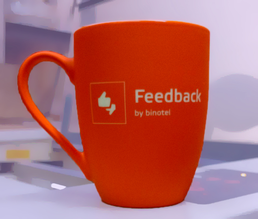 Оранжевая чашка с логотипом