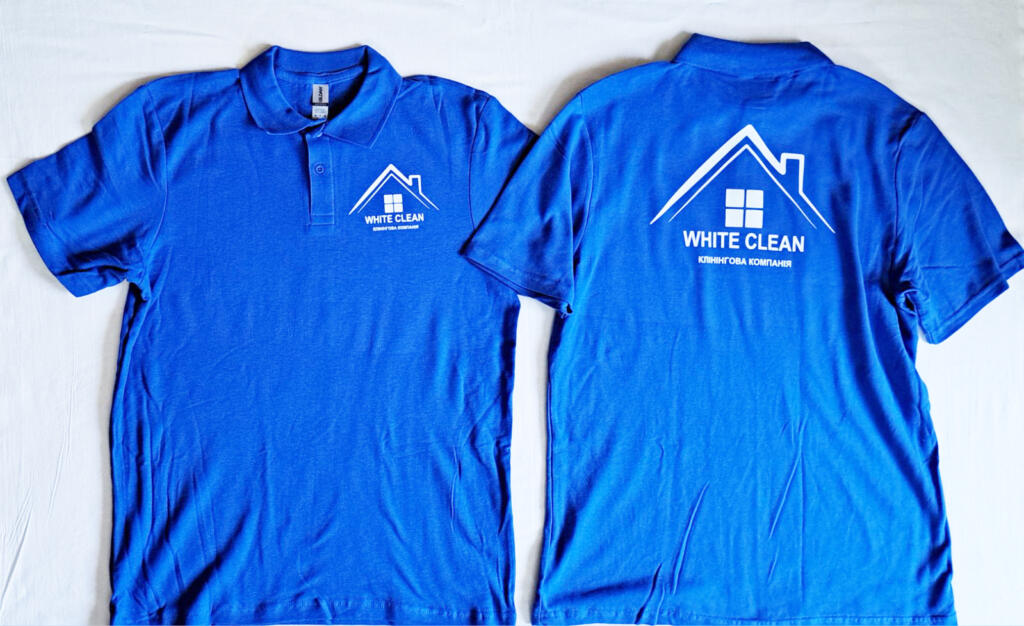 Синее поло с логотипом