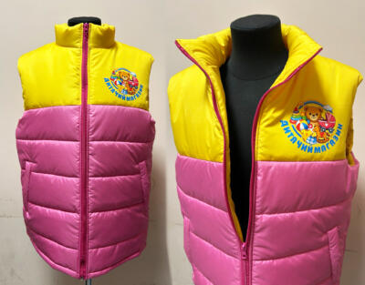 Розовые жилеты с логотипом