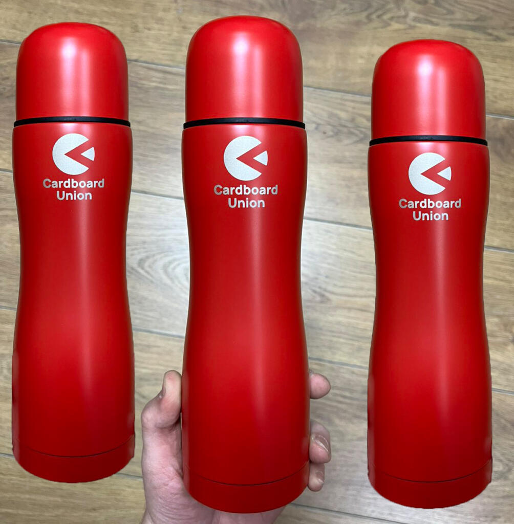 Червоні термоси з логотипом