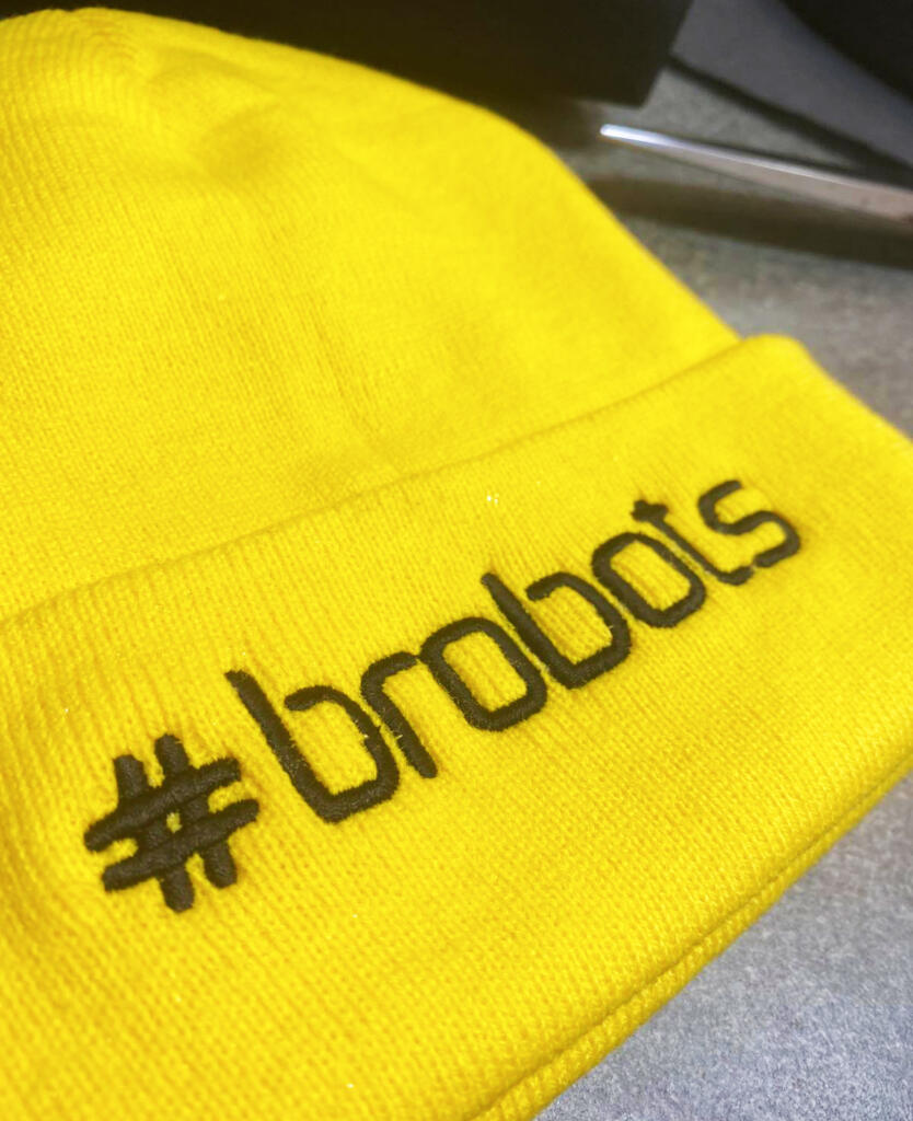 Вишивка на шапках