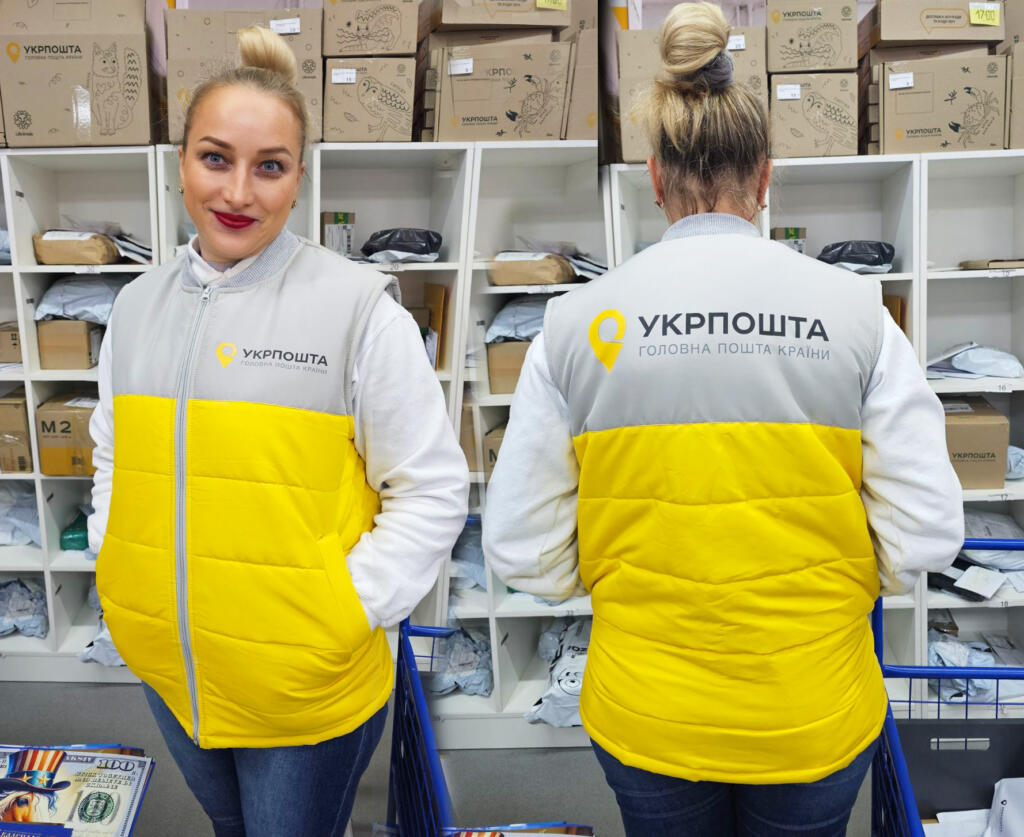 Весенняя жилетка женская