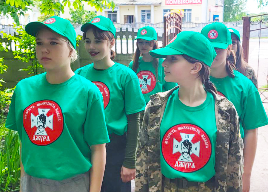 Зелені футболки Джура