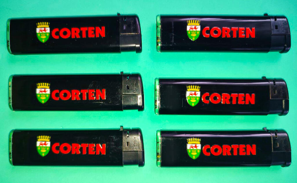 Друк на запальничках логотипа