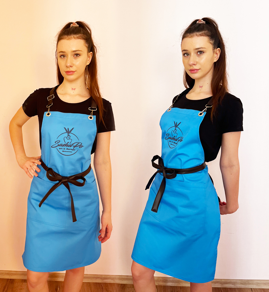 Блакитні фартухи з вишивкою