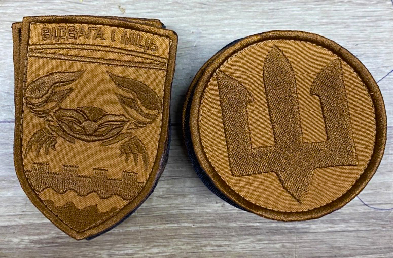 шеврони кольору койот