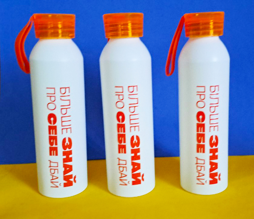 Орнажевая бутылка с логотипом