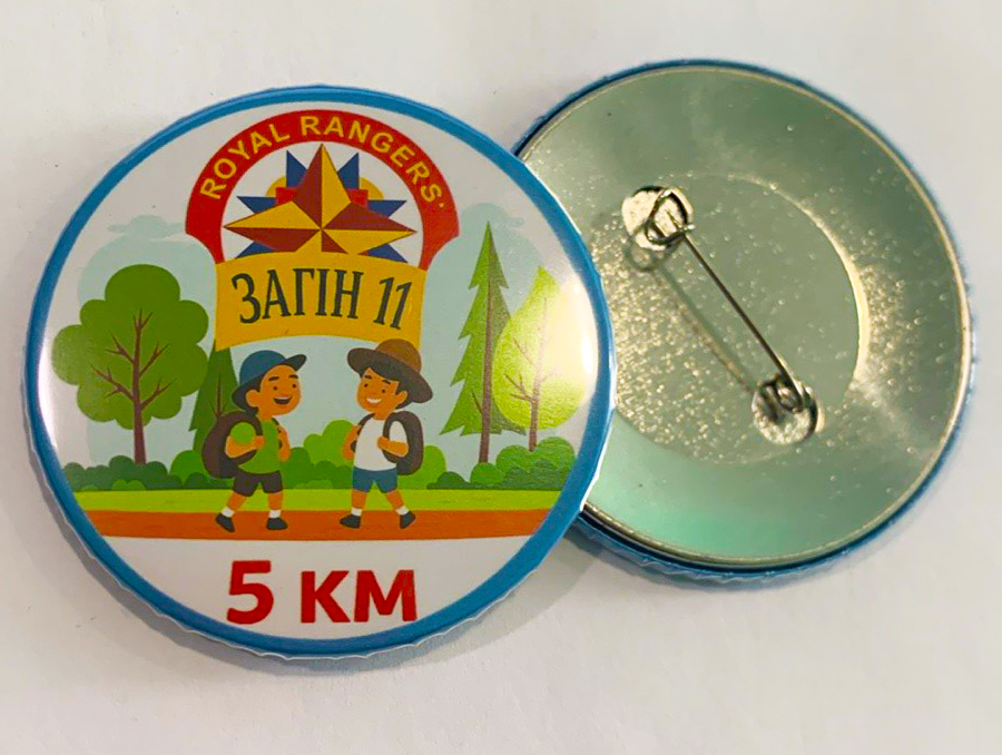 круглый значко с логотипом