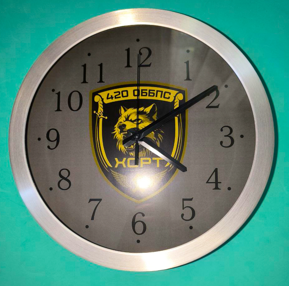 Часы с шевроном