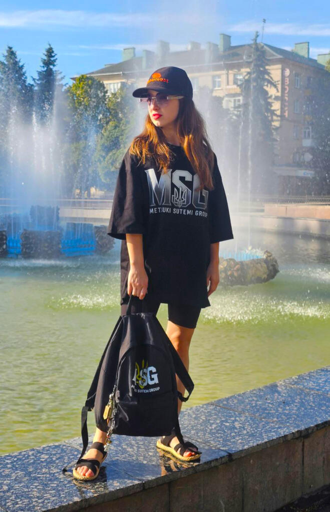 Рюкзаки и другой мерч с логотипом