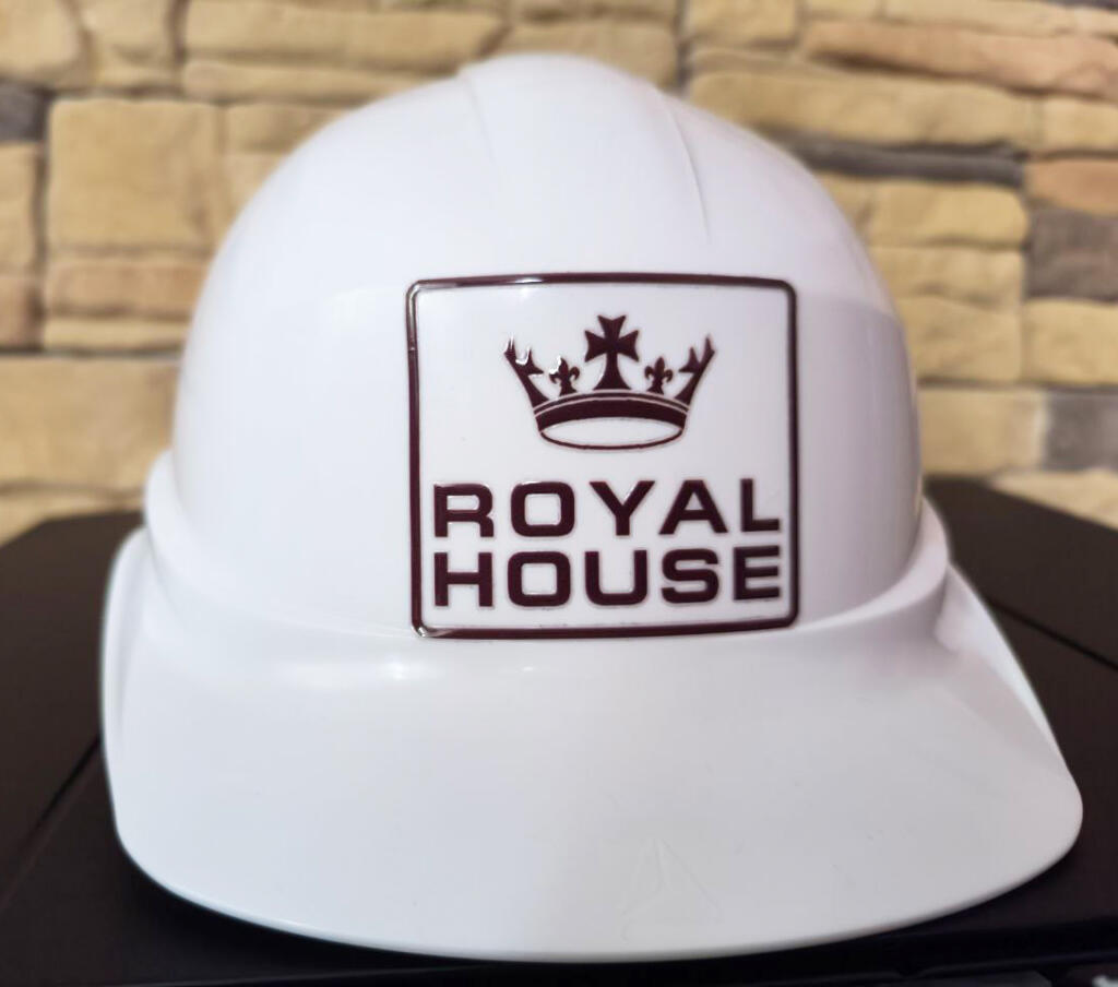 Брендовані каски з логотипом на замовлення