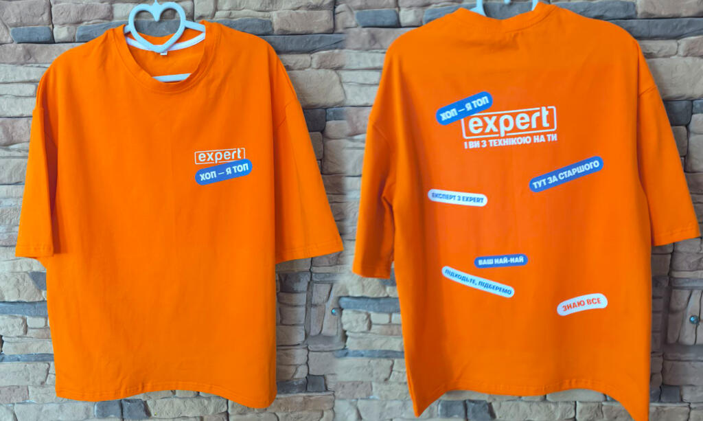 Помаранчева футболка оверсайз