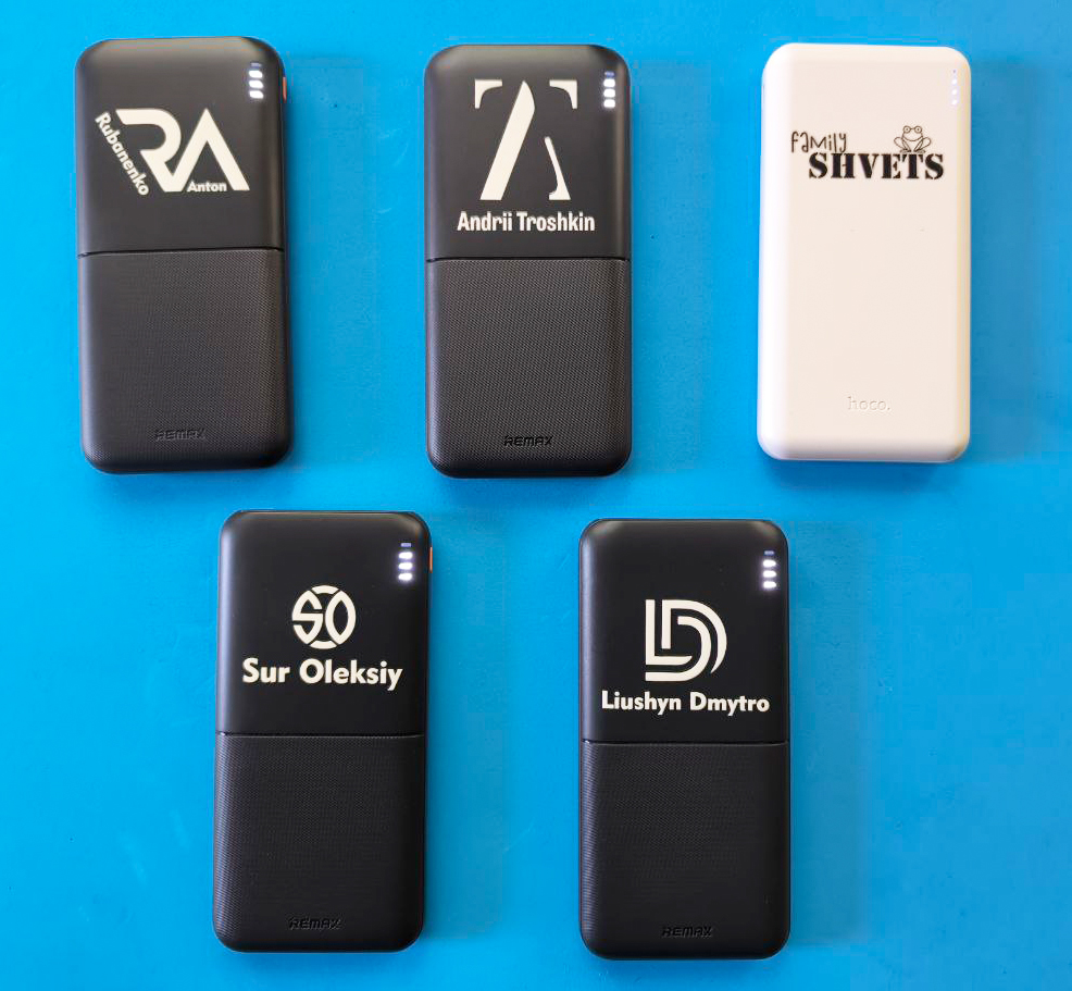 Повербанки з іменами