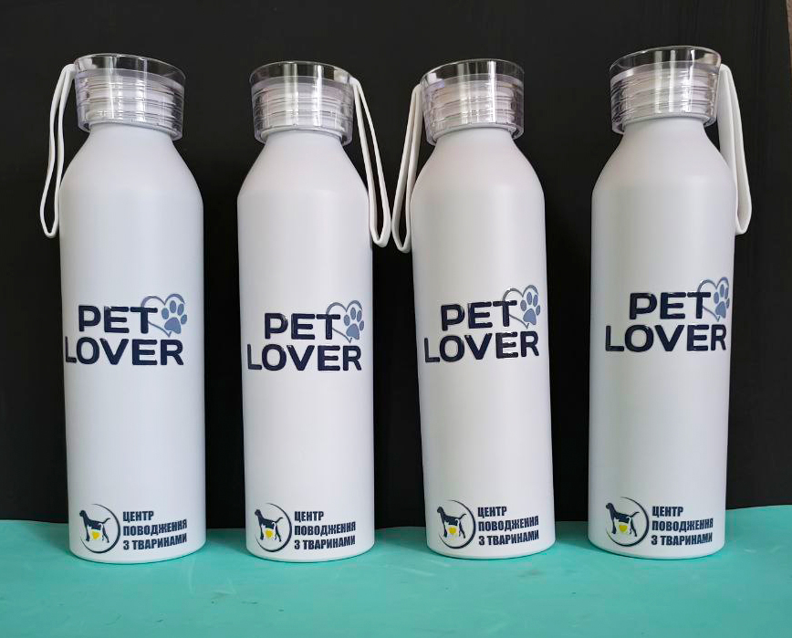 Белые бутылки с логотипом