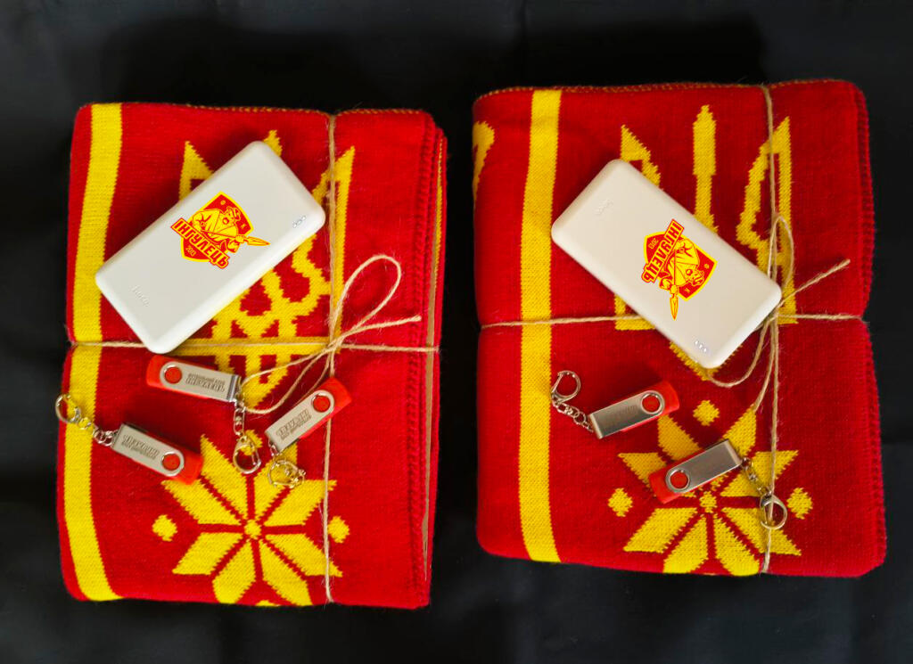 Різдвяні сувеніри з логотипом