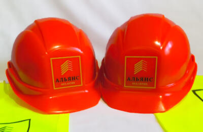 Оранжевые каски с логотипом