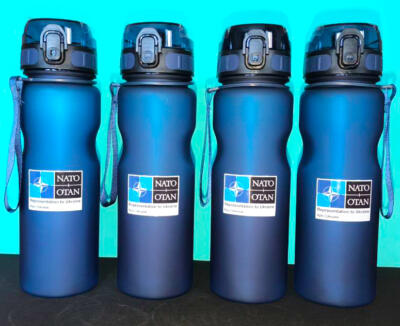 Пляшки з кнопкой