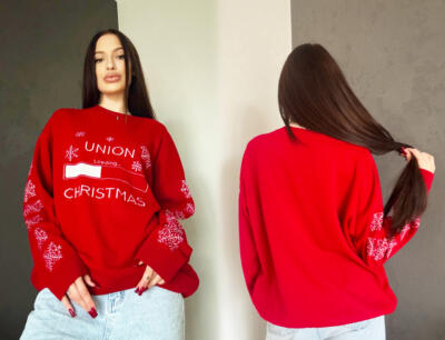 В’язані светри з логотипом