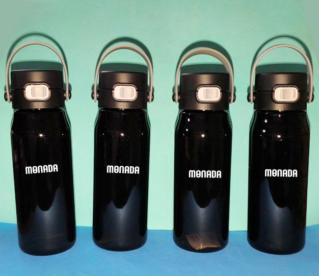 Черные бутылки с логотипо