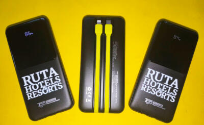 Повербанки з дротом