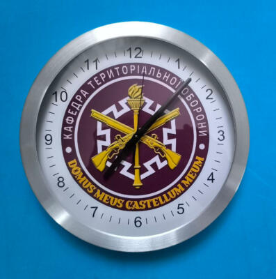 Большие часы с логотипом